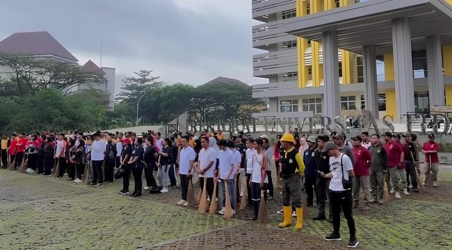 Aksi bersih lingkungan di kawasan Universitas Tidar, Jumat (1/5/2026), digelar dalam rangka peringatan Hari Buruh Internasional dengan melibatkan buruh dan jajaran Pemerintah Kota Magelang.
