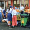 Postingan dari Sekolah Bhakti Tunas Harapan (SBTH) Magelang di Instagram ini menyoroti dimulainya kampanye dan simulasi pemilahan sampah di sekolah. Gambar visual menunjukkan partisipasi aktif siswa SD dalam program ini. Keterangan teks menjelaskan bahwa kampanye 