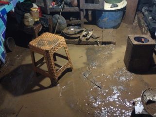 Rumah warga dipenuhi lumpur akibat banjir bandang yang menerjang Dusun Batur, Desa Citrosono, Kecamatan Grabag, Kabupaten Magelang (BPBD Kab.Magelang/Lingkunganku)