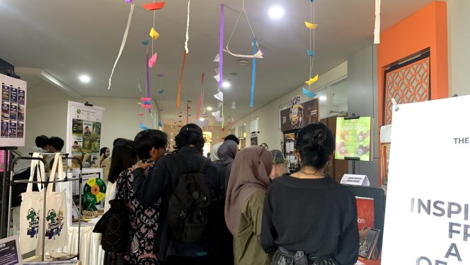 
					Suasana kegiatan Commsibition 2026 yang ramai pengunjung, Kamis (11/6/2026) - Rossa Nur Aisyah