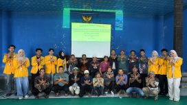 Tim KKN 07 Universitas Tidar bersama kelompok tani Desa Jetis menunjukkan komitmen terhadap pertanian berkelanjutan melalui pelatihan pembuatan elisitor Biosaka berbahan sumber daya lokal di Gedung Serbaguna Desa Jetis, Temanggung. (Dok. KKN 07 Universitas Tidar)