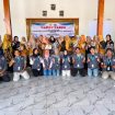 Mahasiswa KKN Untidar foto bersama ibu-ibu PKK usai program edukasi dan praktik budikdamber lele-kangkung di Desa Mojorejo, Sragen. (Muhammad Tegar Julianto/ Lingkunganku) 